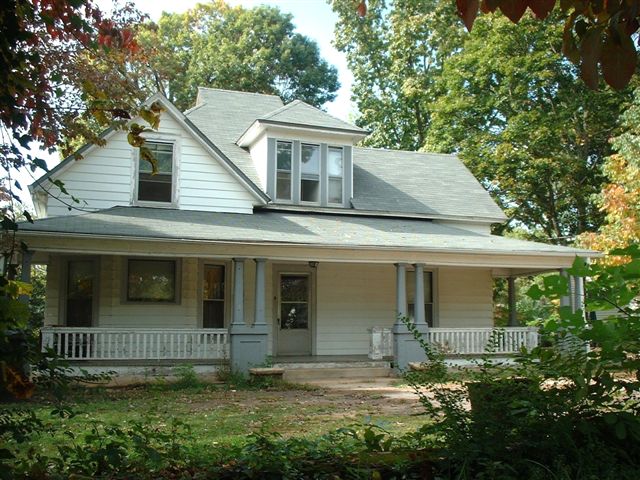 Victorian Hickory North Carolina 5-6 bd 2 bt 2700 sq feet